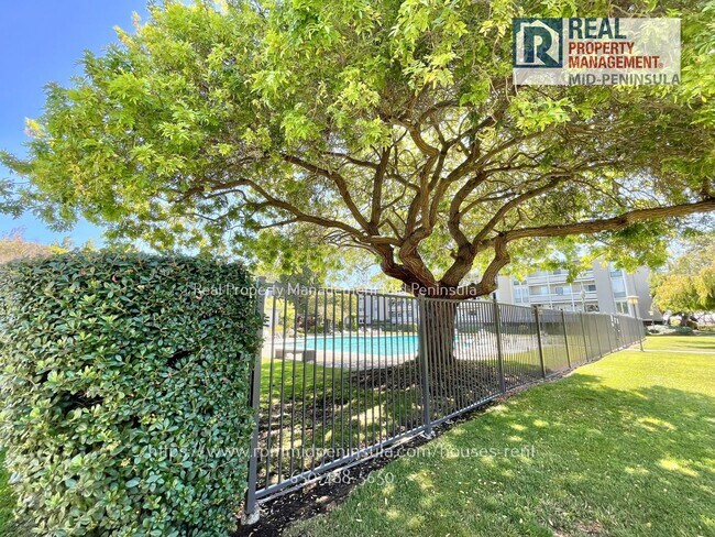 Building Photo - Modern, Light-Filled 3-Bedroom Condo in th...