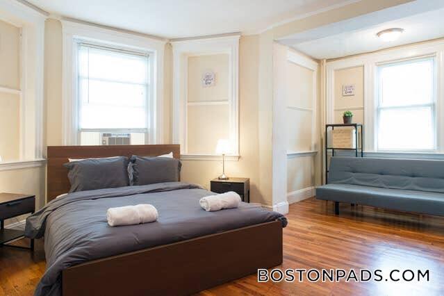 Building Photo - 244 Kelton St