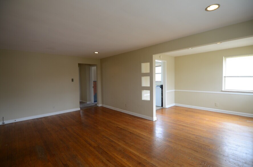 Building Photo - 6609 Bantry Ave