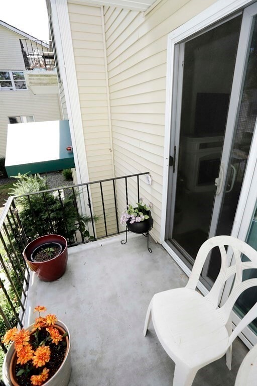 Building Photo - 1261 Church St