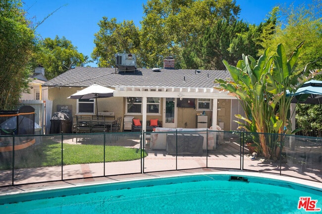 Building Photo - 5146 Topanga Canyon Blvd