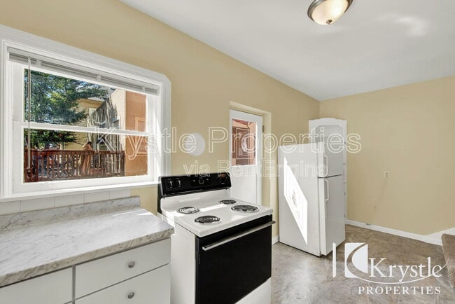 Building Photo - 1029 Sutter St