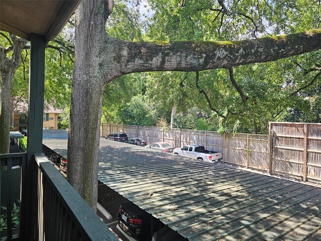 Building Photo - 8287 Kingsbrook Rd