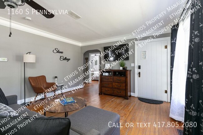 Building Photo - Beautifully Remodeled 3 Bedroom / 2 Bath M...