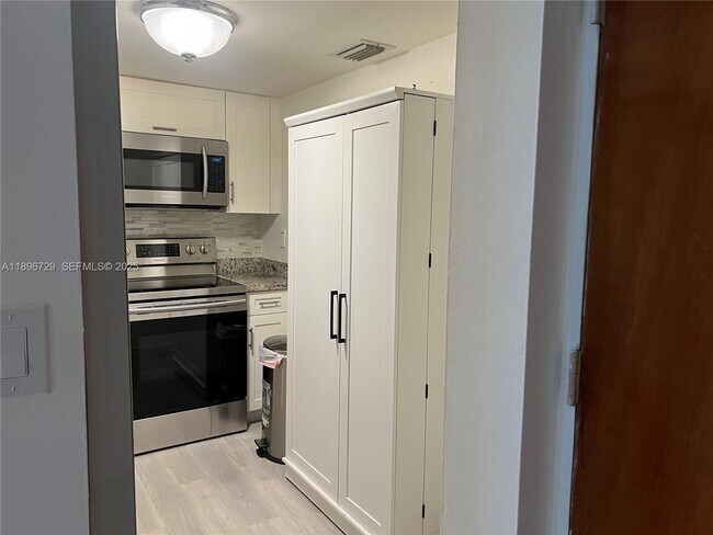 Building Photo - 11780 SW 18th St