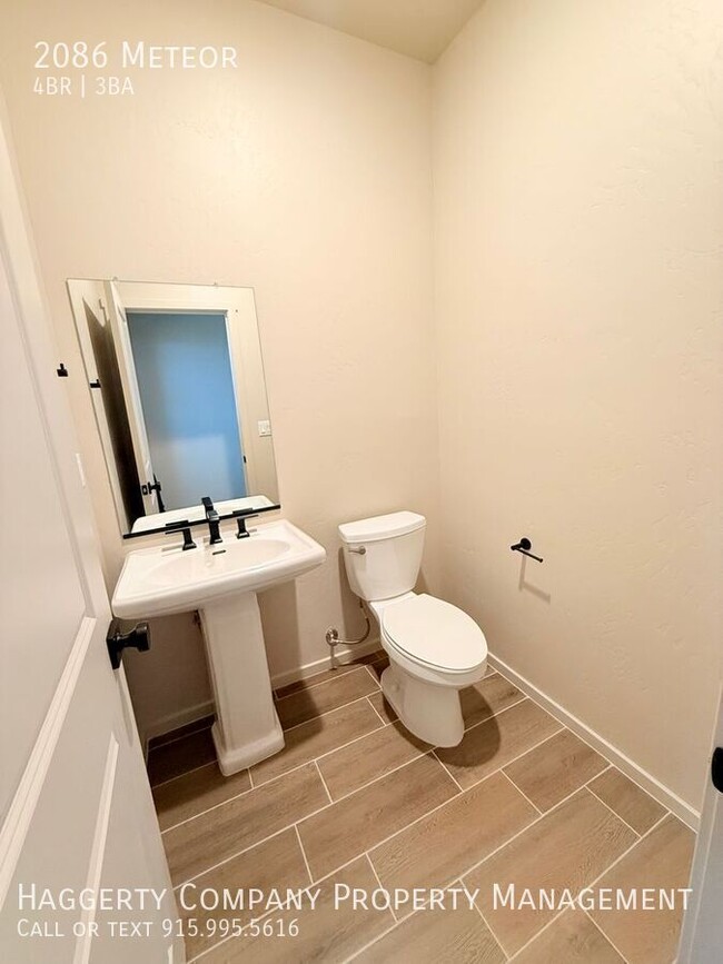 Building Photo - 2086 Meteor-