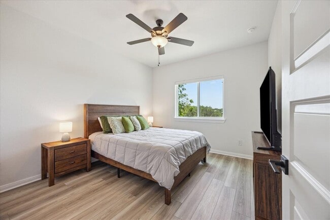 Building Photo - 21001 Newhaven Cove