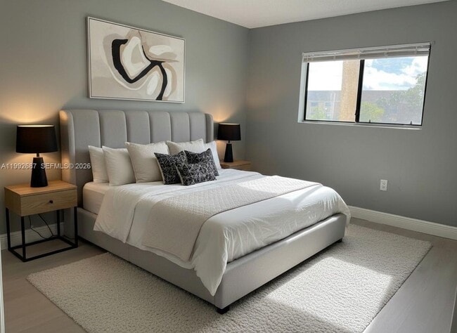 Building Photo - 350 Palm Cir W