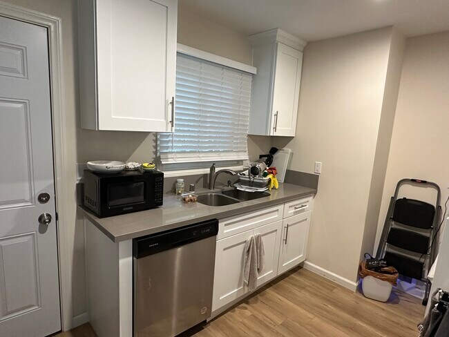 Building Photo - Cross Apartments