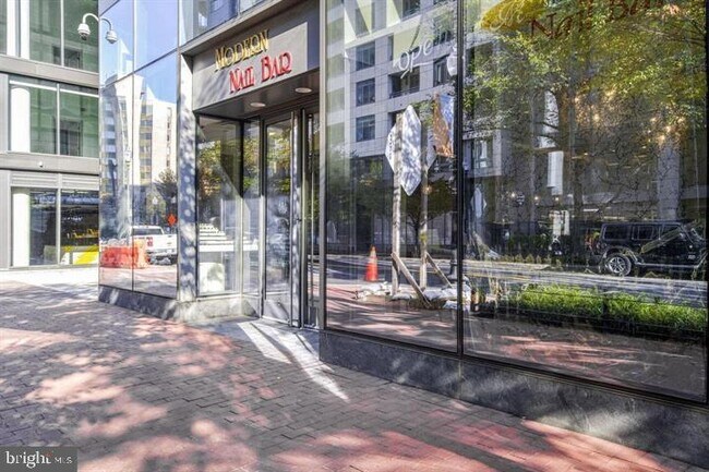 Building Photo - 811 4th St NW