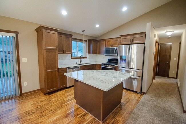 Building Photo - Beautiful and Spacious 4 Bedroom 3 Bath Available For Rent!