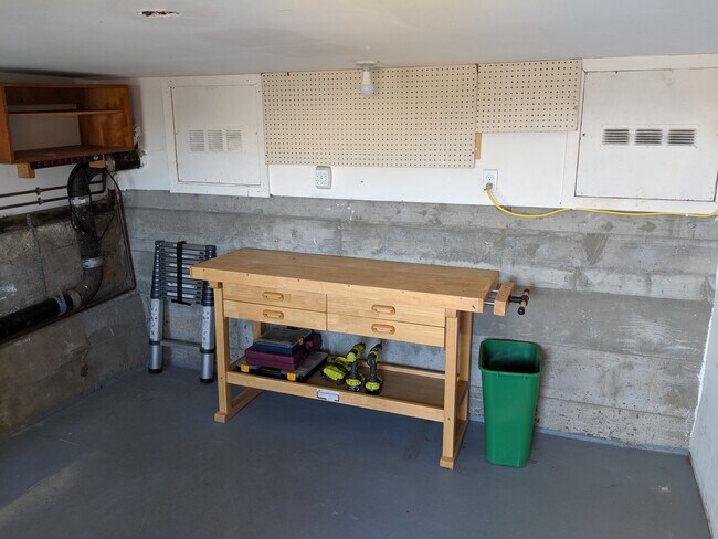 Building Photo - 637 Peralta Ave