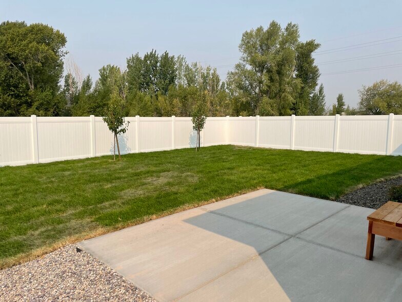 Building Photo - 775 Silvermaple Dr