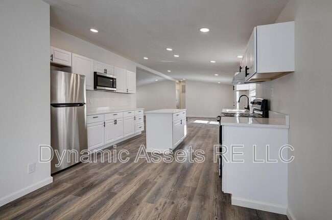 Building Photo - 705 N Cayuga St