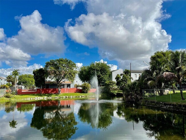 Building Photo - 1725 W 60th St