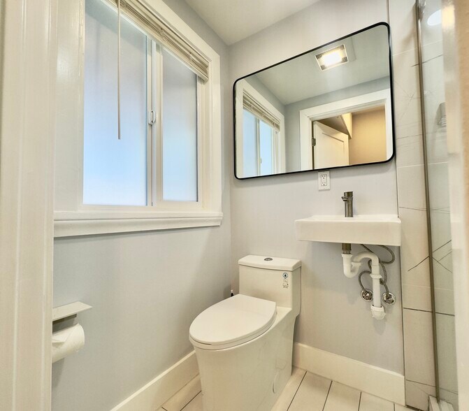 Building Photo - 161 Perry Pl