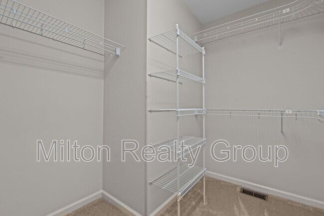 Building Photo - 464 Tirzah Dr