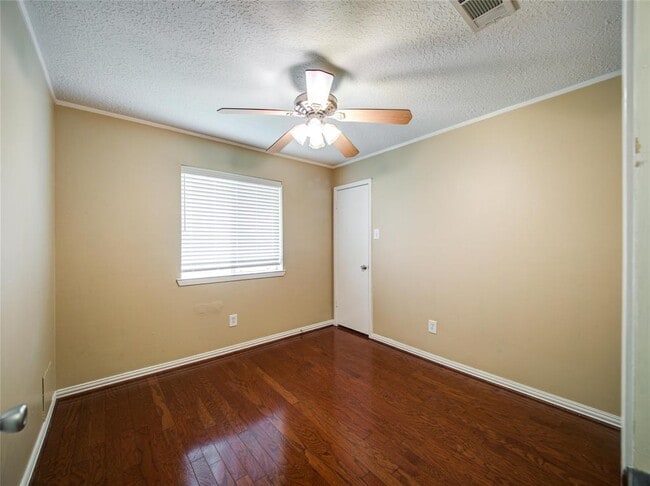 Building Photo - 6727 Harpers Dr