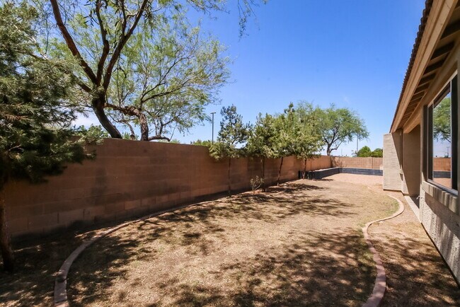 Building Photo - 3353 E Santa Fe Ln