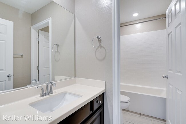 Building Photo - 3 br, 2.5 bath House - 932 Lotus Falls St