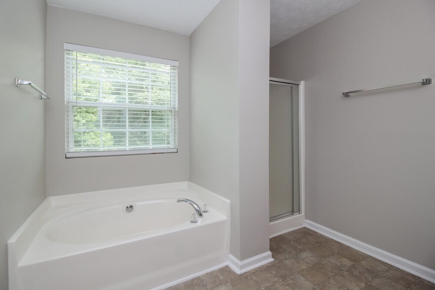 Building Photo - 1200 Catalina Pkwy