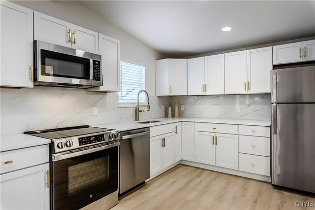 Building Photo - 1104 Main St