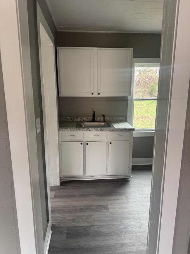 Building Photo - 2827 Gurnee Ave