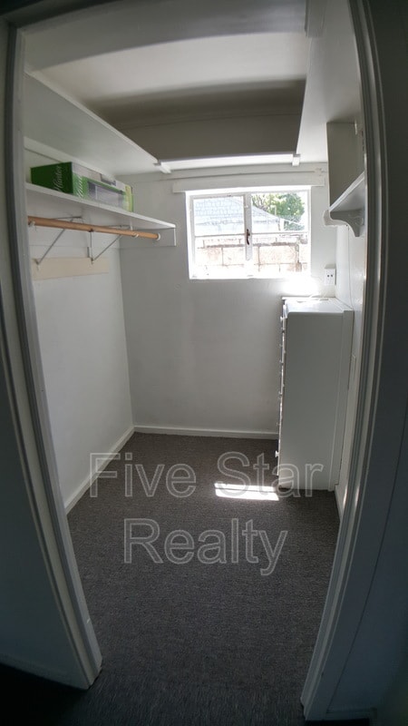 Building Photo - 1220 Blue St