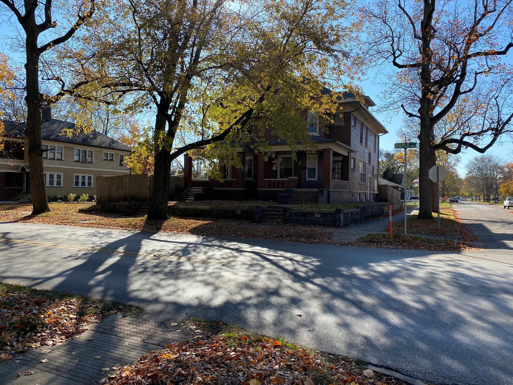 Building Photo - 1003 Maple Ave