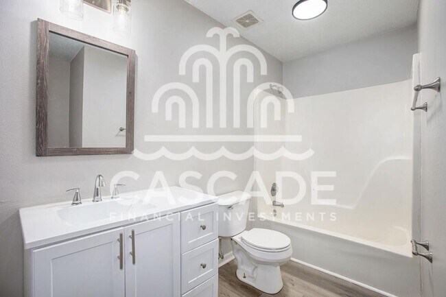 Building Photo - 144 N Crest Dr