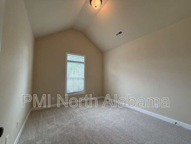 Building Photo - 1012 Scarlet Woods