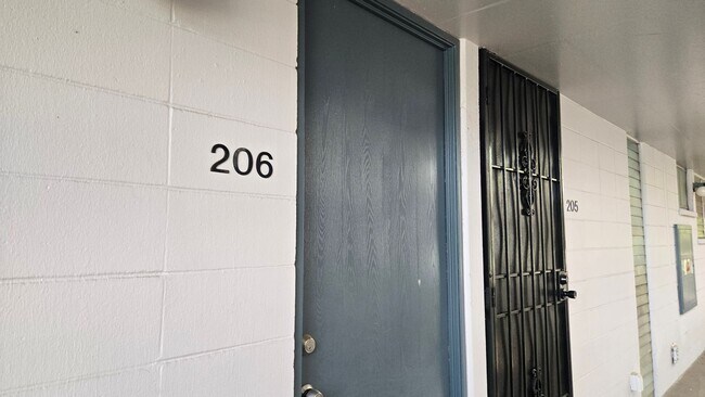 Building Photo - Newly Updated 1 Bedroom 1 Bath Apartment i...
