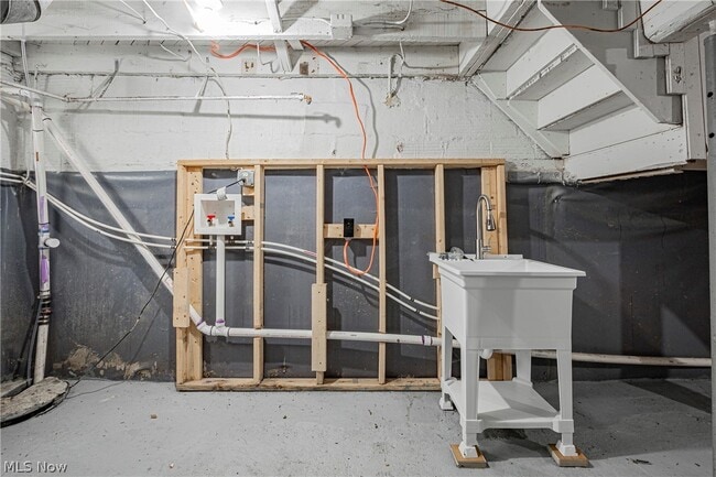 Building Photo - 486 Sumatra Ave