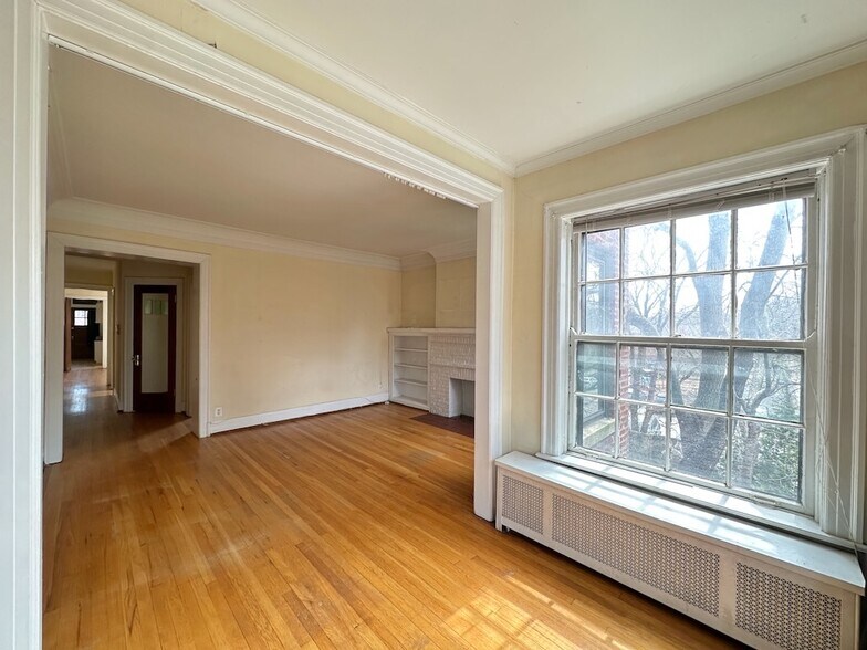 Building Photo - 943 Judson Ave