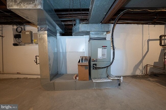 Building Photo - 1457 Manoa Rd