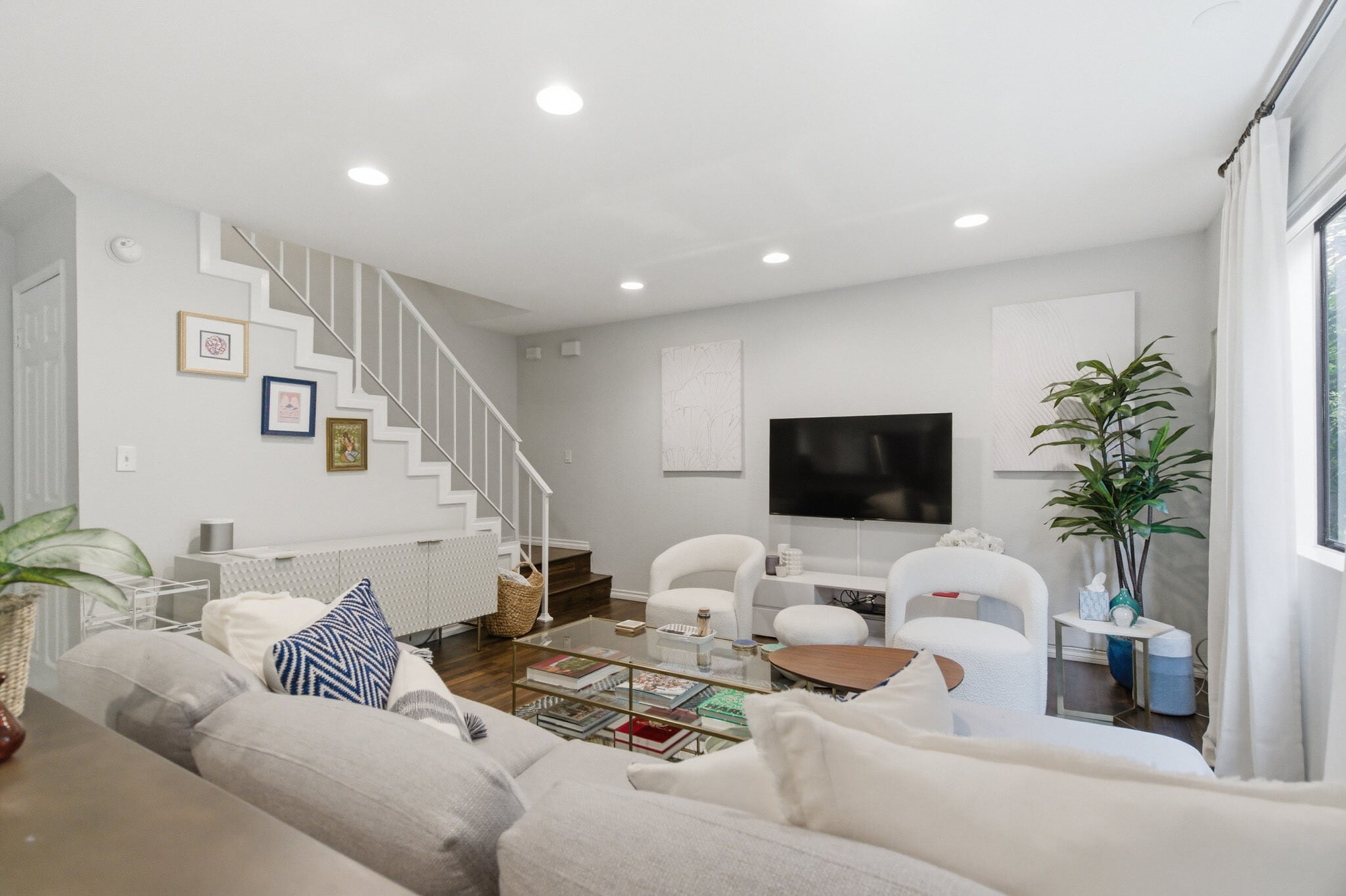 Building Photo - 839 S Holt Ave