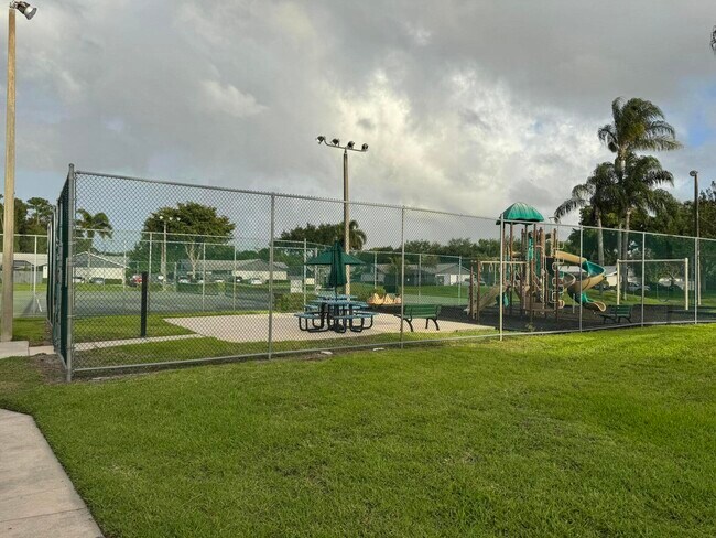 Building Photo - 1148 Summit Trail Cir