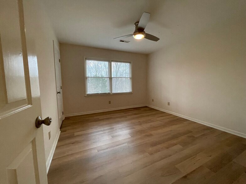 Building Photo - 3 Tyrol Ct