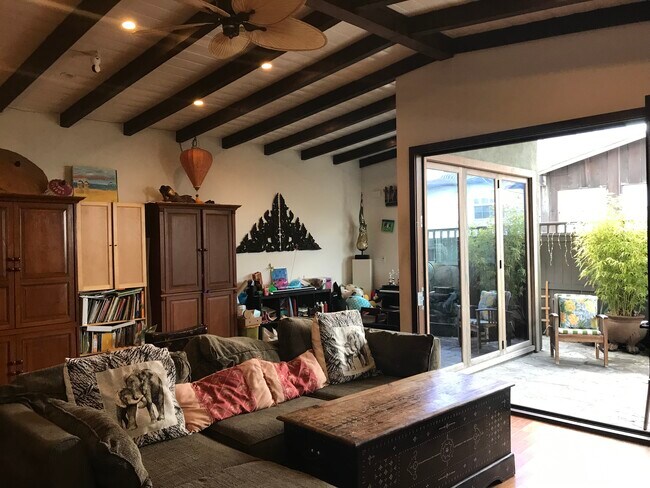 Building Photo - 332 21st St