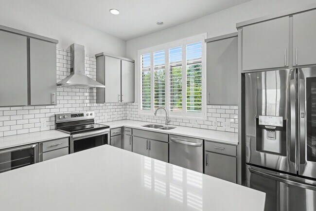 Building Photo - 4 Week Free Move-In Incentive! Modern Downtown SA Townhome | Rooftop Balcony, Private Garage & Al...