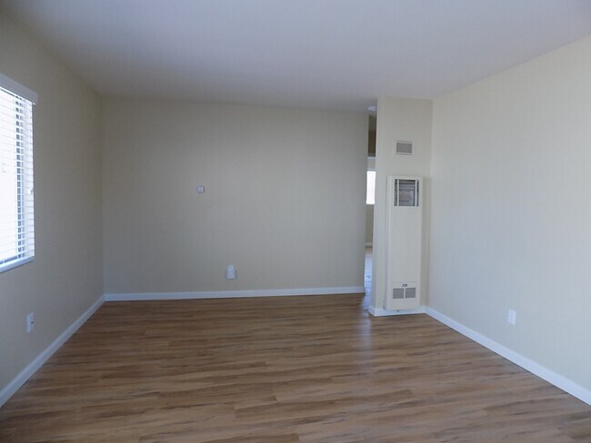 Building Photo - m497 - Mateer