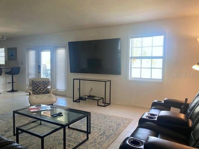 Building Photo - 136 Pompano Dr SE