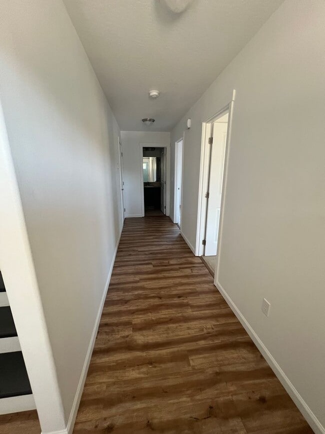 Building Photo - Beautiful 3 bedroom, 2 1/2 bath House with Ocean View!