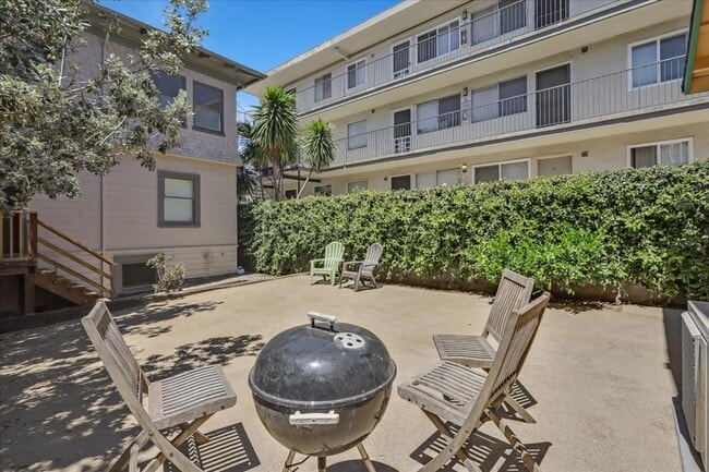 Building Photo - 422 Vernon St