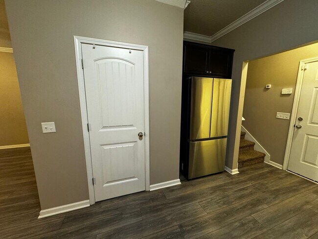 Building Photo - Highly Desirable Richmond Hill Townhome with 3 Bedroooms