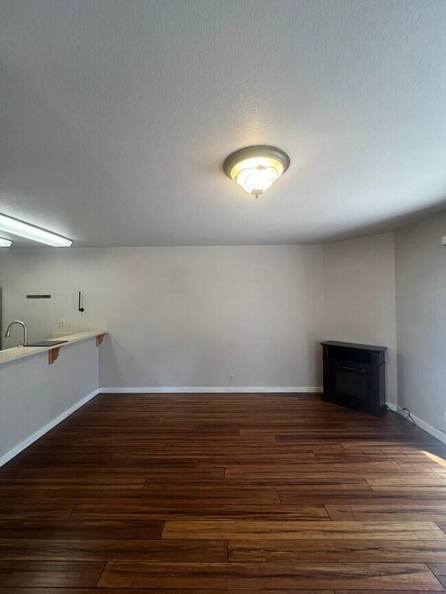 Building Photo - 3364 Treehaven Dr