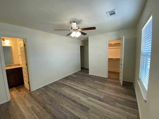 Building Photo - 4211 W Santa Fe St