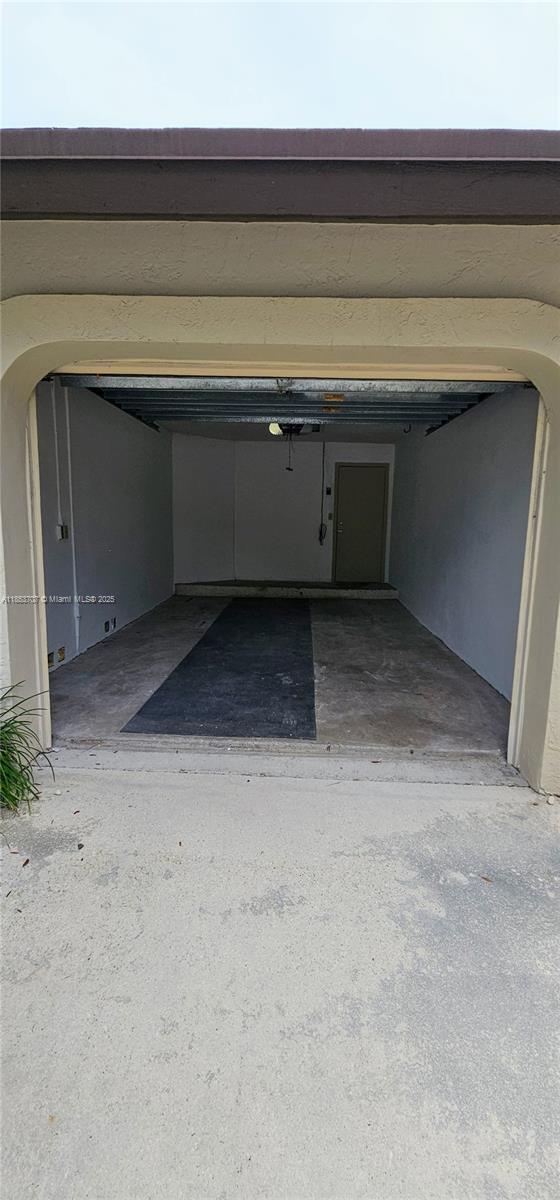 Building Photo - 10194 SW 137th Ct
