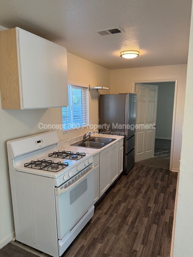 Building Photo - 1016 Lime Ave