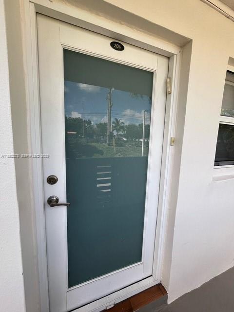 Building Photo - 1175 Miami Gardens Dr